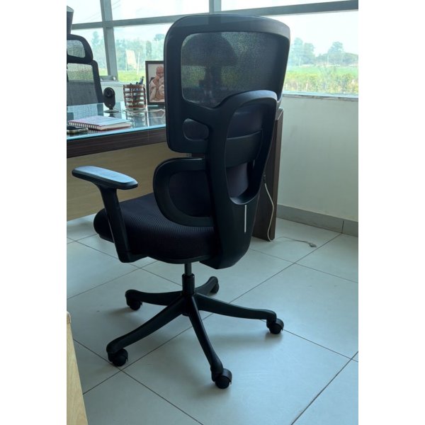2D Adjustable Arms Urban Mesh Office Chair